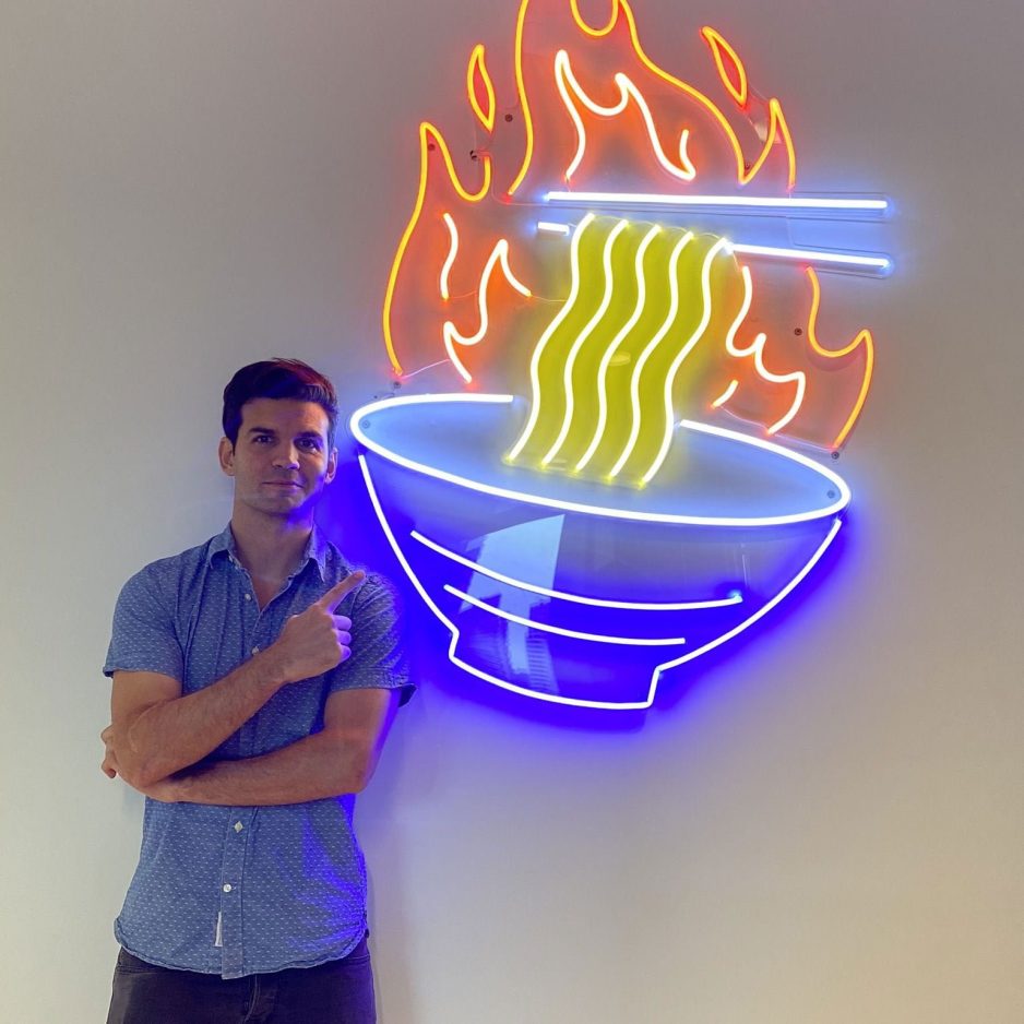 Noodles-neon-sign.jpg